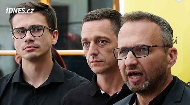 Zkontroluje NKÚ hospodaření ČT? Opozice má podmínku, aby poslanci u médií nemohli přehlasovat Senát